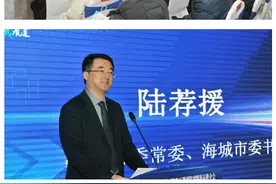 引燃首发经济 助推消费升级 海城市举行新型功能性面料新品推介会图片