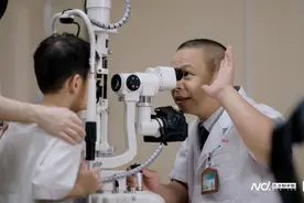 全国爱眼日|东莞少年沉迷游戏致“斗鸡眼”，医生：适度用眼图片
