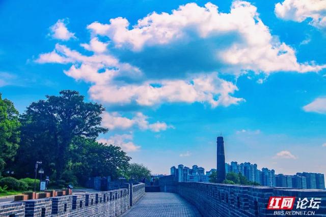 飞檐藏云，蝉声染绿：寻找零陵的夏日慢镜头