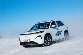 彰显卓越实力！吉利银河星舰7 EM-i纵横中汽冬测冰雪战场图片