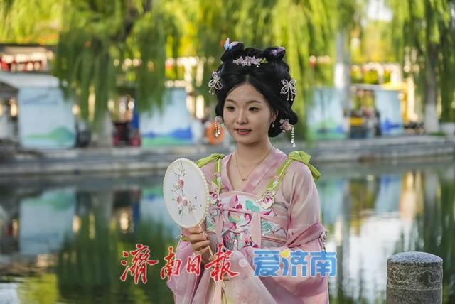古城秋韵邂逅国潮，彰显文化自信和传统之美