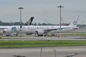 迫降曼谷的新航波音客机已重返新加坡！美方派代表参与调查图片