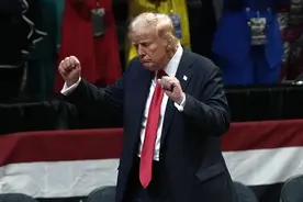 特朗普重返遇刺现场演讲：“内部的敌人更危险”！马斯克同台助阵！拜登：担心特朗普“拒绝接受大选结果”图片