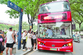 西安公交推出“双层夜景观光巴士” 记者体验一票畅游图片