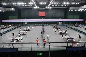 追光 | 剑指巴黎！国乒封闭集训迎来“神秘”人物图片