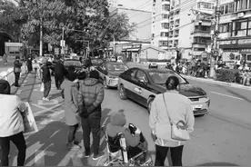 记者冬日街头实测扬招出租车——老人想招手打车太难了图片
