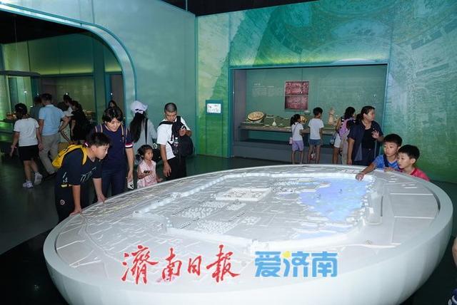 抓住暑期“尾巴”探寻馆藏文物里历史与文化的盛宴