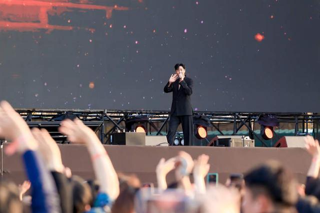 浦东打造亚洲户外演艺新标杆！上海中心城区大型户外音乐节首秀前滩体育公园