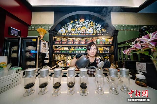 中越边境传统边贸口岸向跨境旅游目的地转型 浦寨特色风情街开街