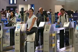 1-7月浦东机场国际中转旅客突破225万人次图片