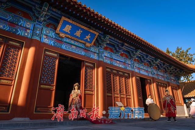 一年四季 泉在济南丨济南府学文庙初冬美景古韵悠长，游客赏景流连忘返