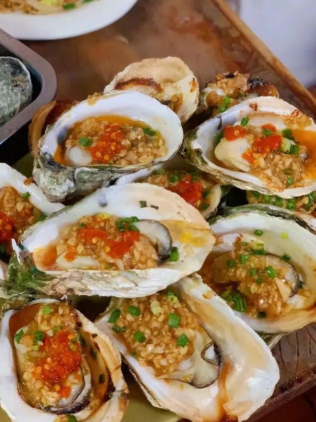 新华社携手董宇辉，走进广西的蔚蓝海岸……