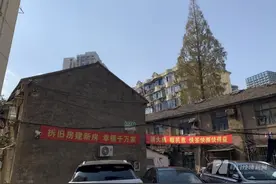 深度｜原拆原建的痛与难：上海有小区晚上10时许还在签约同意，也有小区拖了七年仍未成功图片