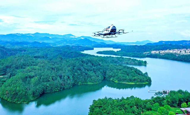 组团打卡“云端视角”！这个国庆假期，低空文旅带火“City Fly”