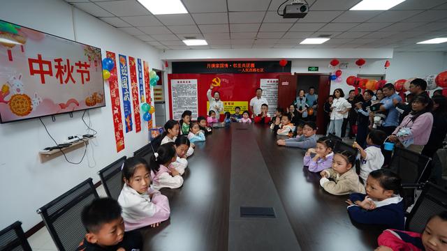 做月饼、猜灯谜，话团圆，和孩子们一起体验节日乐趣