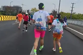 苏州马拉松两选手被曝拿走大量补给 被吐槽占便宜有点过了图片