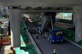 紧锣密鼓！青岛重庆高架路地面道路及跨线立交加速“生成”图片