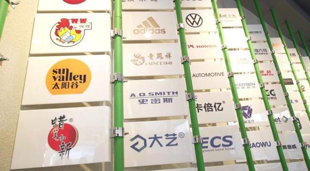智元带来全系列机器人，还会为大会“打工”，上海“顶流们”带着新成果来啦！人工智能大会最新剧透