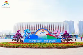 学青会（公开组）乒乓球比赛在广西博白挥拍开赛图片