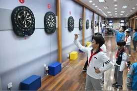 【2024上海学生运动会】沪学生运动会首纳飞镖项目，稳准之间亦有育人道理图片