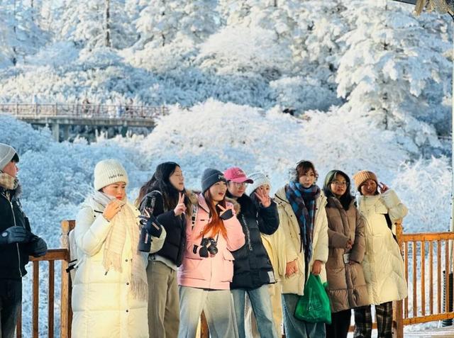 快@喜欢的人，一起去爬瓦屋山吧！