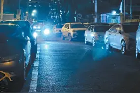 电动车装强光灯，成马路杀手图片