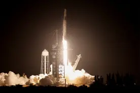 人类首次 SpaceX开展载人绕地球两极飞行任务图片