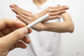 戒烟真有最佳年龄！这个岁数前戒掉，死亡风险降低不止一点点图片