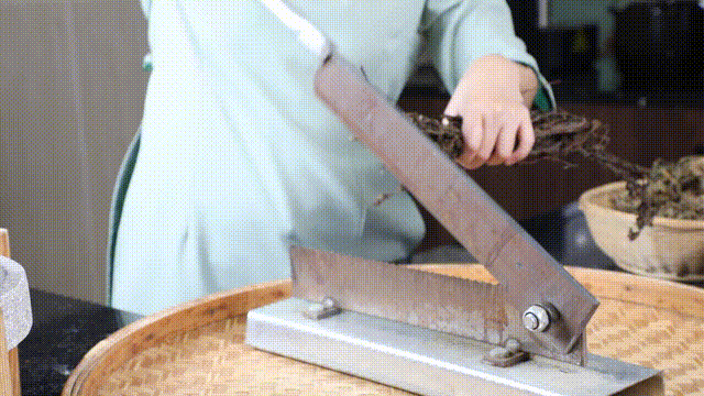 秦始皇的长生秘方？中式解暑“果冻”龟苓膏的七步制膏法