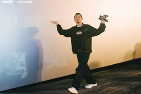 在成都收到62岁生日蛋糕，刘德华笑了：不要再提醒我几岁了图片