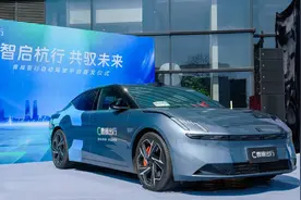 曹操出行宣布已成功构建“F立方”全域自研闭环智驾生态，将在苏杭两地开启Robotaxi运营试点图片