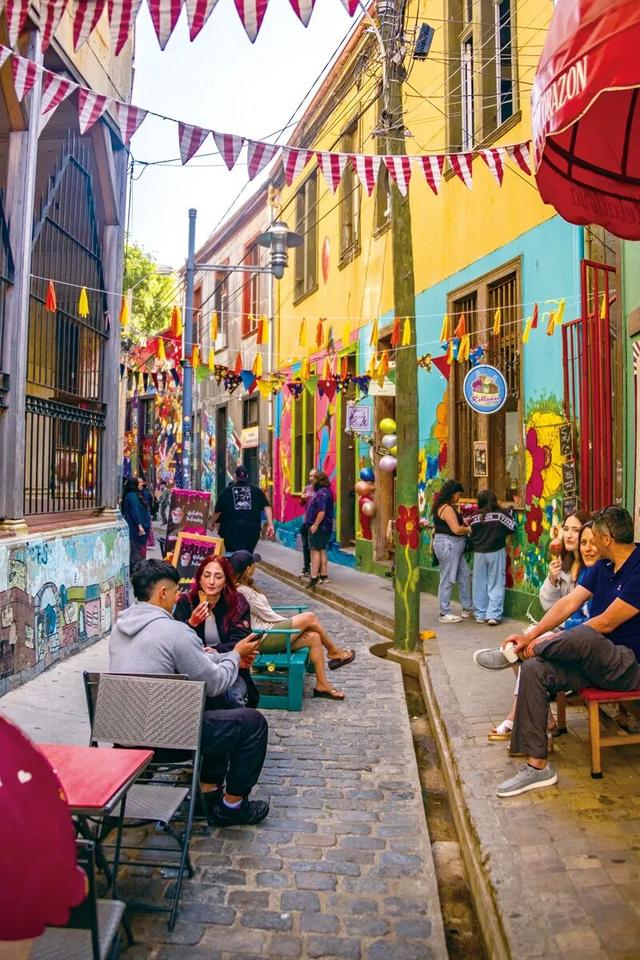 一眼沦陷！瓦尔帕莱索的涂鸦山城