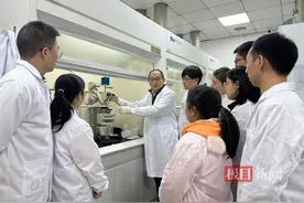 为做研究狂吃百斤小龙虾！曾为“天坑专业”正名的武大教授，有新消息……图片