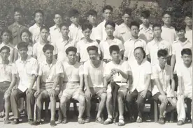 武汉八旬老人时隔60年找老同学聚会：同班的你们在哪里？图片