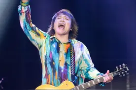 伍佰广州演唱会再变“全场KTV”图片