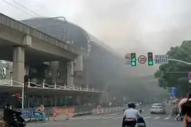 上海地铁11号线南翔站冒出大量烟雾？官方通报→图片