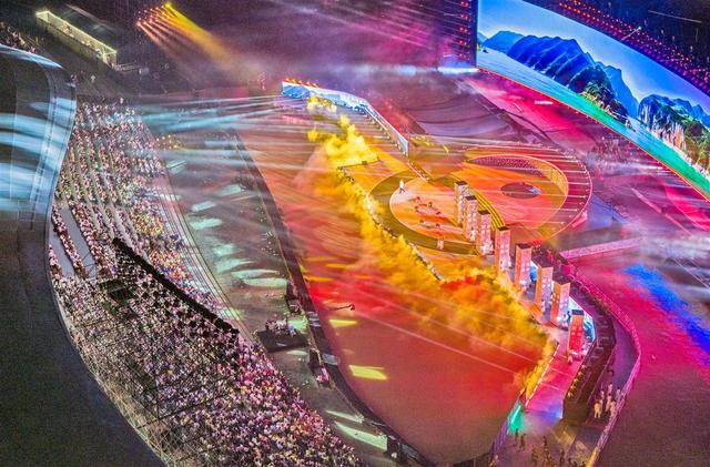 第十六届中国长江三峡国际旅游节在湖北宜昌开幕