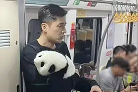 胡歌成都路演下班 全程怀抱“花花”坐地铁图片