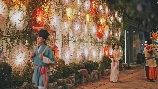 双节同庆，一见倾“秦”丨中秋赏月，“浸”在秦淮~
