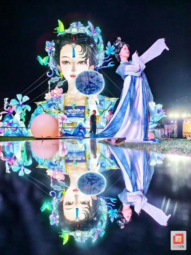 高达12.8米！自贡“紫霞仙子” 在香港以最大身姿寻找“至尊宝”