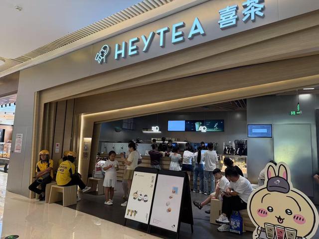 “秋天第一杯奶茶”忙坏外卖小哥