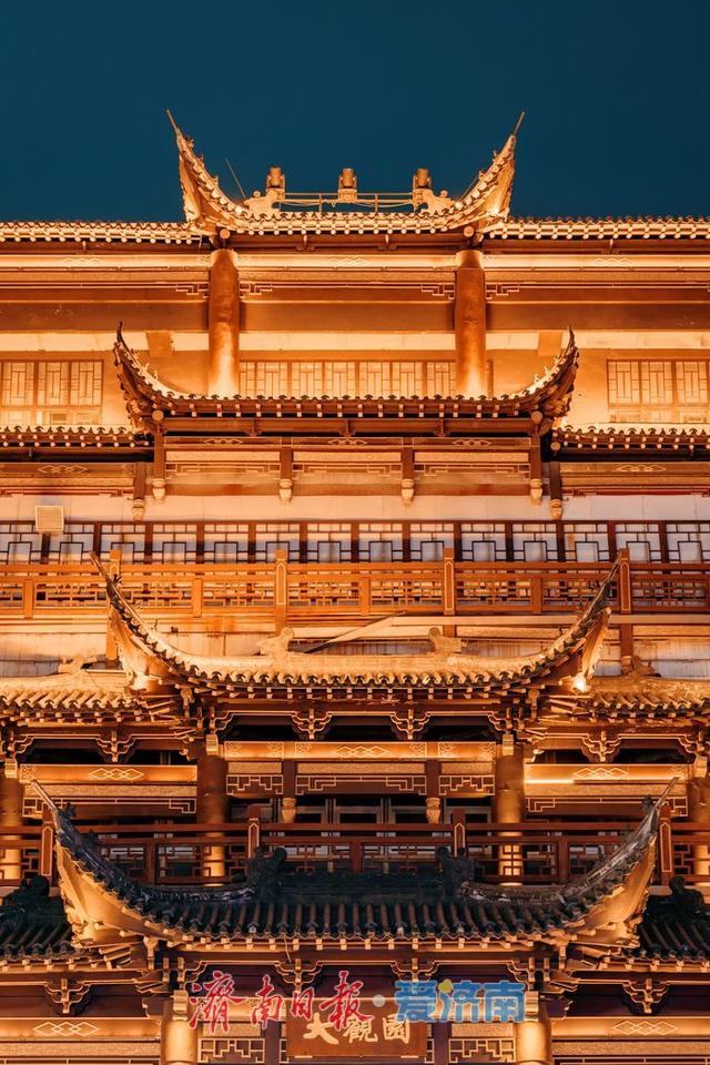 一年四季 泉在济南丨济南大观园：华灯初上，古韵新辉共交融