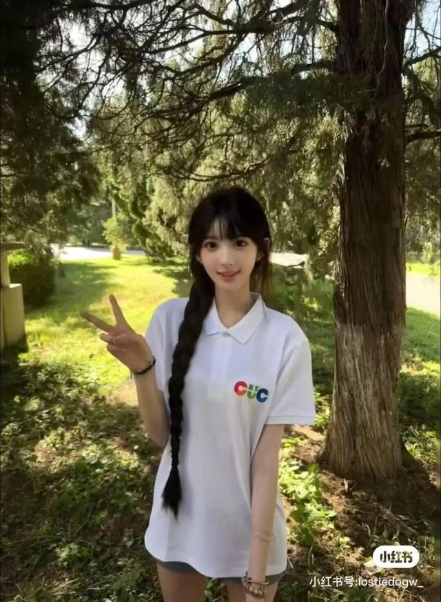 “艺考被擦妆5次”女生晒中传开学照