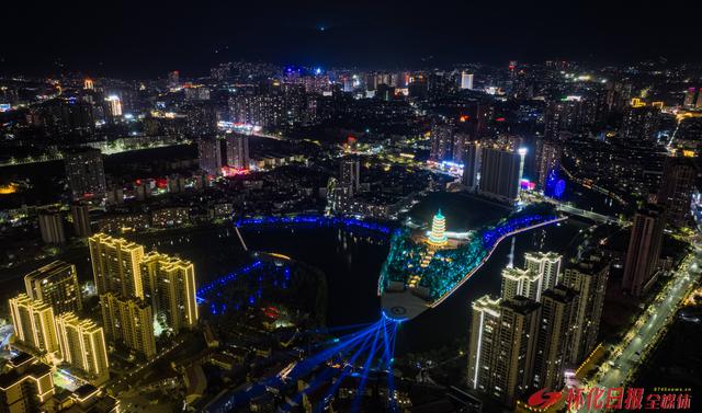 福地怀化 懂你如家｜光影庆盛会：夜色里的迎宾序曲
