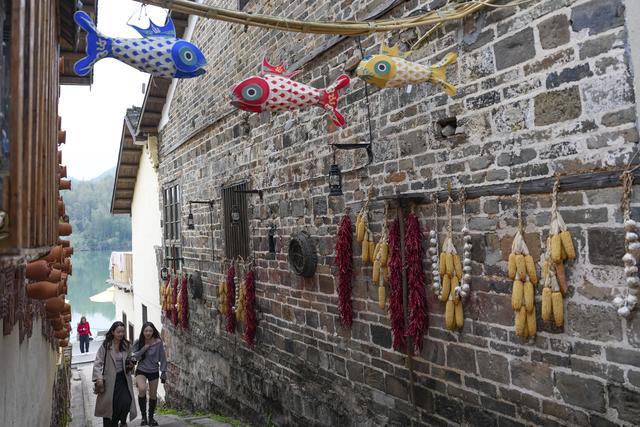 老屋展新颜 旧里迎新篇