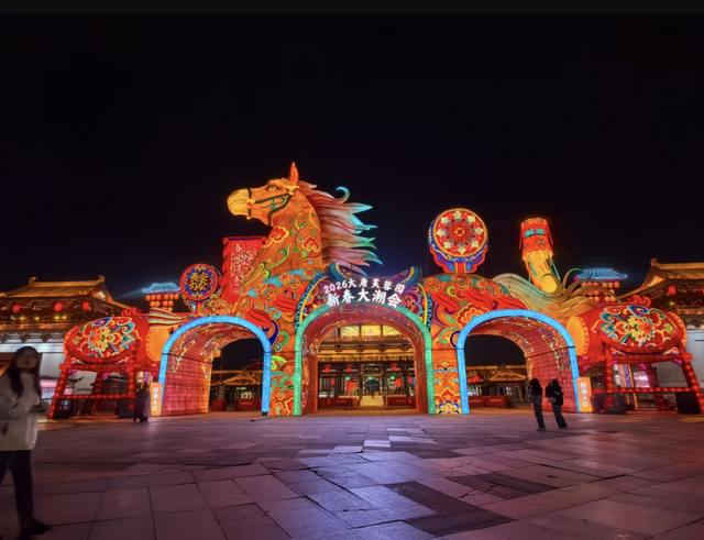 长安灯会的马多成“马”了！双园千灯万马，解锁马年最潮打开方式