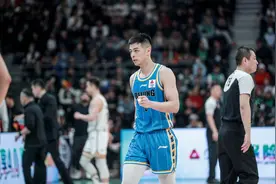 “超巨”归来贡献28分，方硕却说打得最好的是首秀新人图片