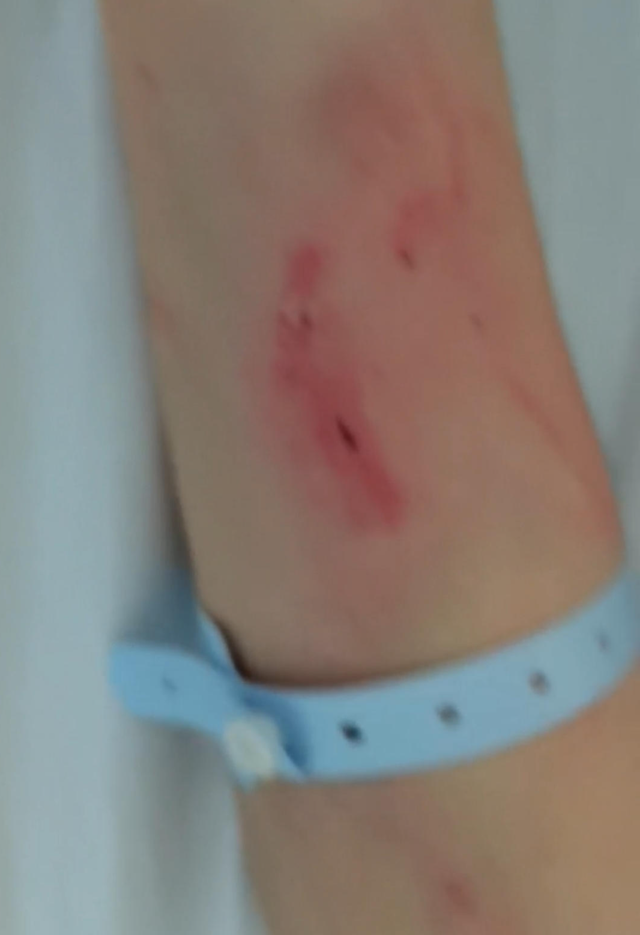 “女子驾车逃跑致丈夫身亡案”二审开庭未宣判 旁听者称现场播放了相关监控视频