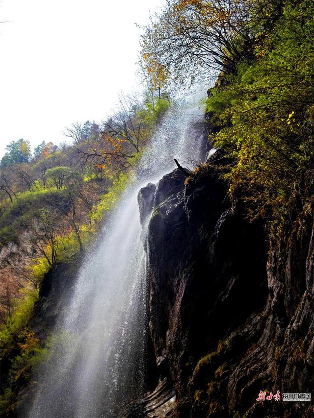秋染官鹅沟 醉在山水间