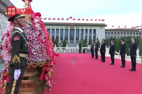 独家视频丨习近平等党和国家领导人瞻仰人民英雄纪念碑视频封面